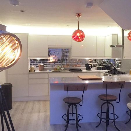 Spacious 1 Bedroom Split Level Old Pub Conversion Tower Bridge London Exterior photo