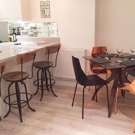 Spacious 1 Bedroom Split Level Old Pub Conversion Tower Bridge London Exterior photo